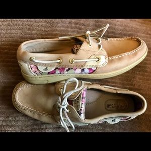 Woman’s Sperry top-sider with floral print💕